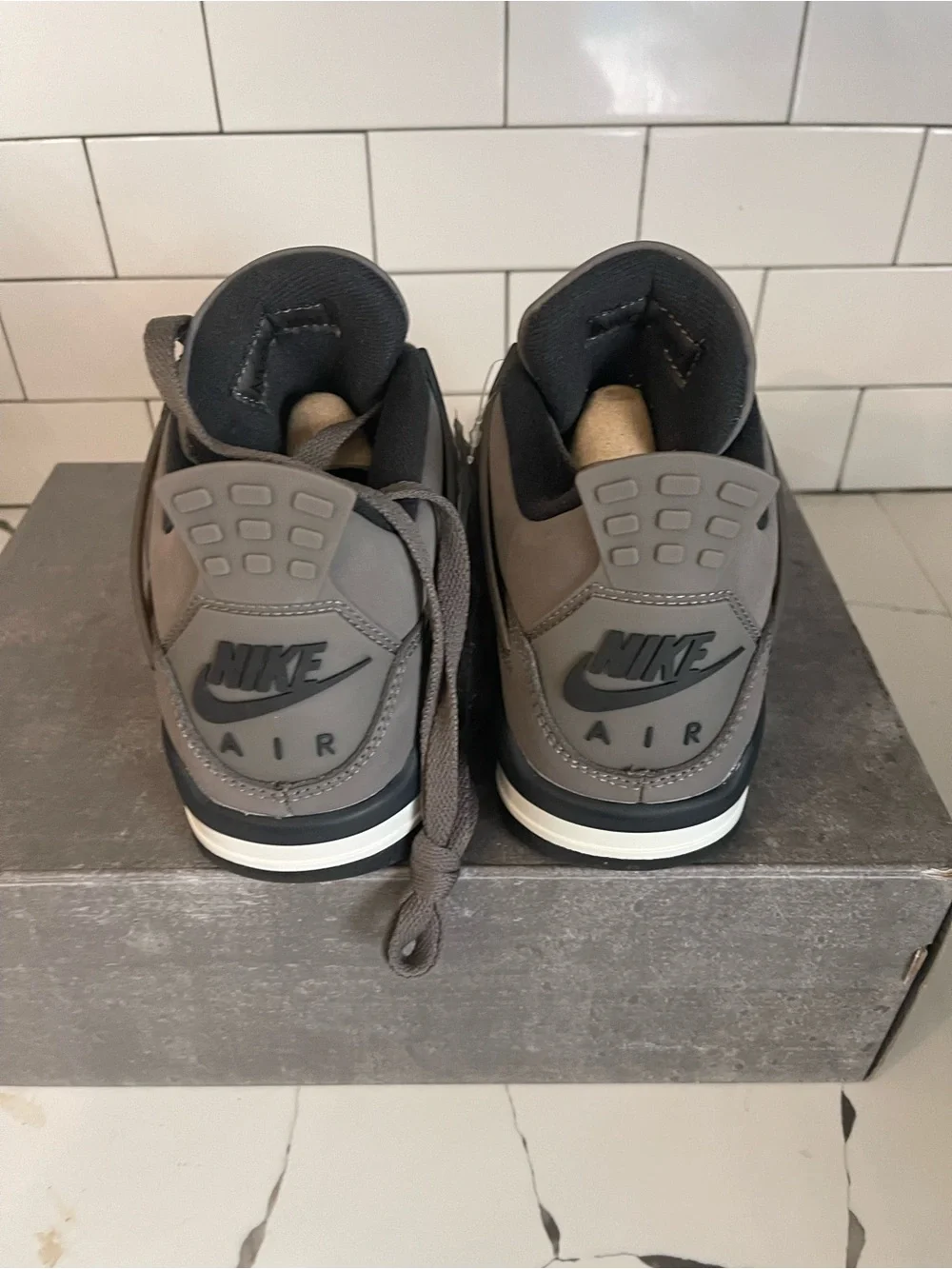 Men’s Retro 4 Cave Stone Size 5.5.